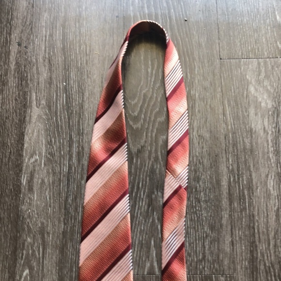 Kenneth Cole Reaction Tie - Picture 4 of 8